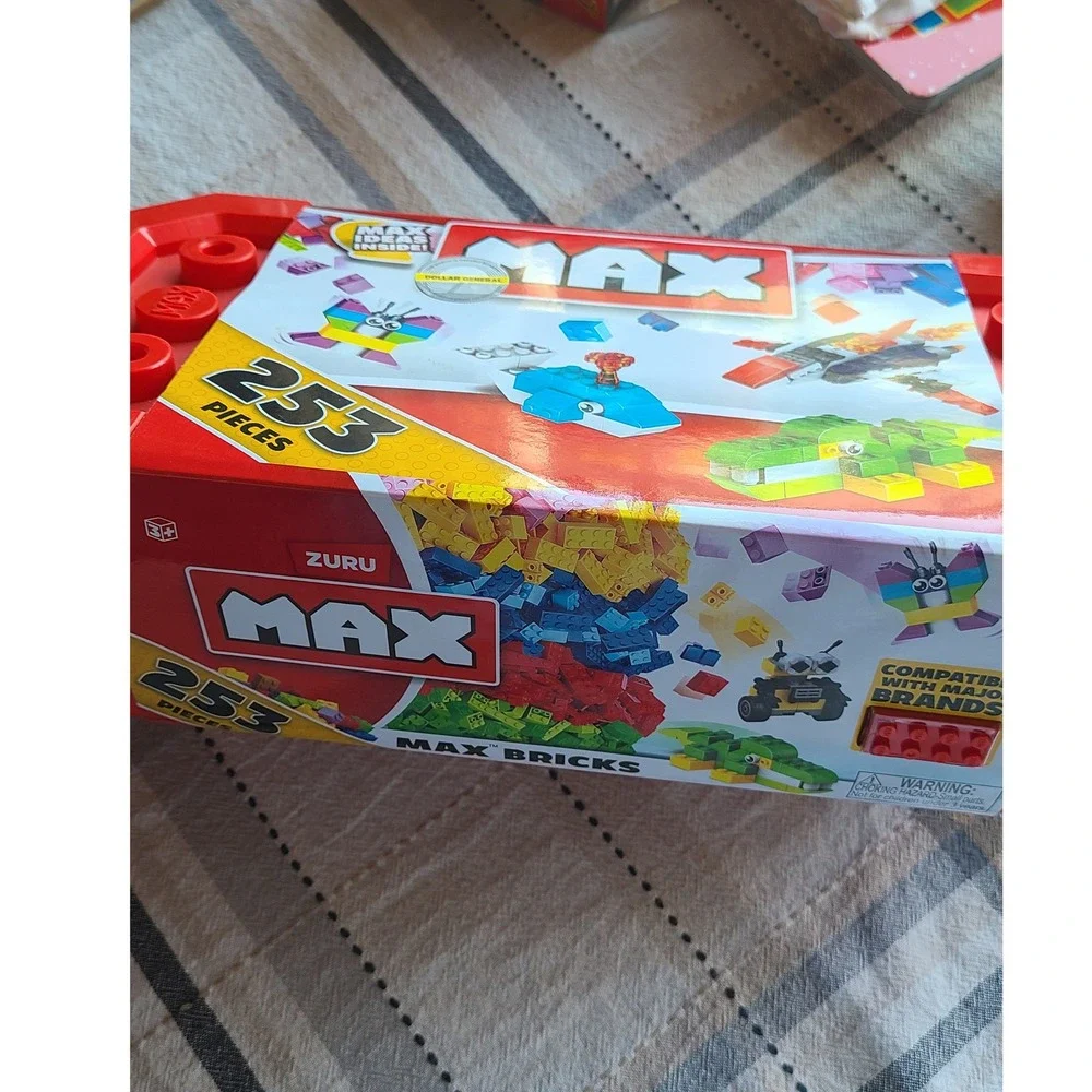 Zuru MAX Build More Bricks 253 Pieces Building Block Set with Storage Case Red